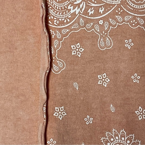 Easel | Peach Floral Patchwork Exposed Seam Oversized Long Sleeve Top, Medium - Picture 5 of 8